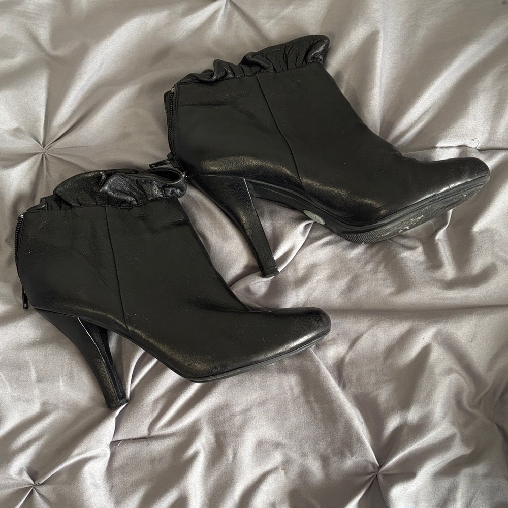 me too Black Ruffle-Top Stiletto Ankle Boots